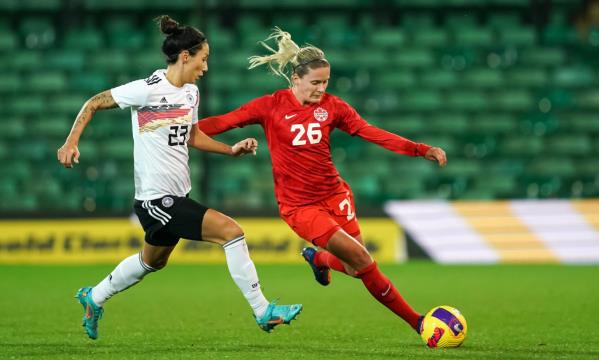 Clo&#233; Lacasse fez a primeira internacionaliza&#231;&#227;o pelo Canad&#225; como titular frente &#224; Alemanha