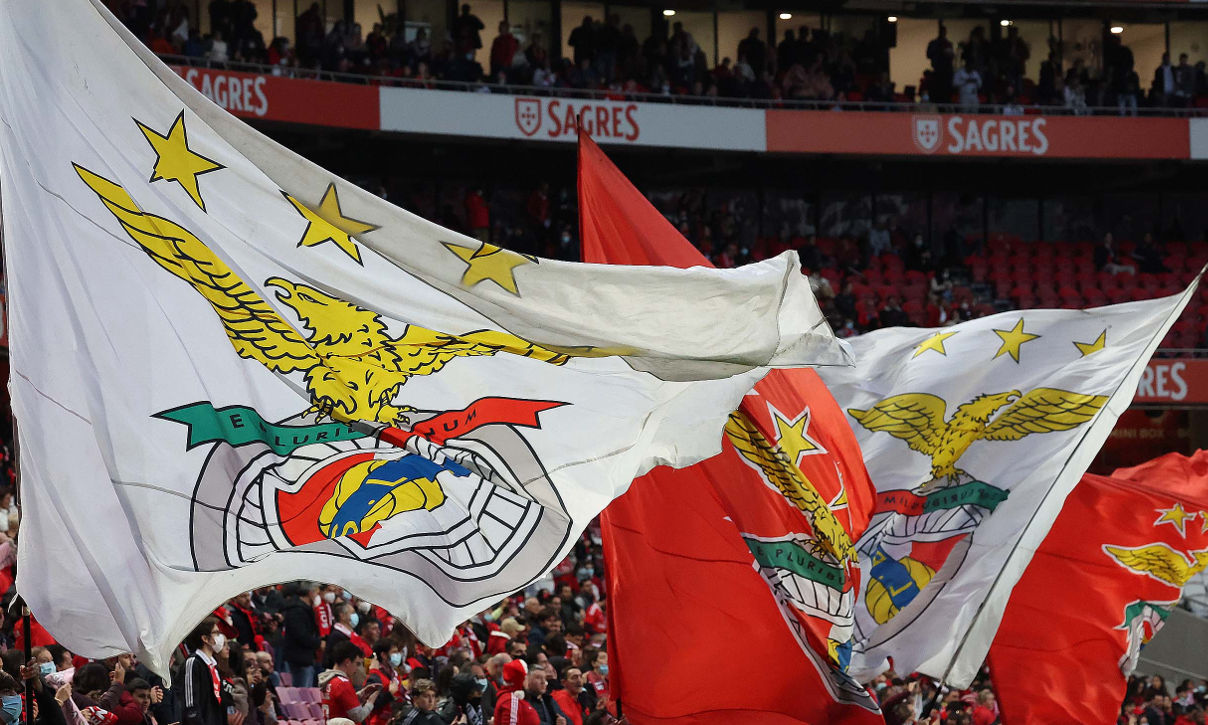 Bandeiras do Sport Lisboa e Benfica