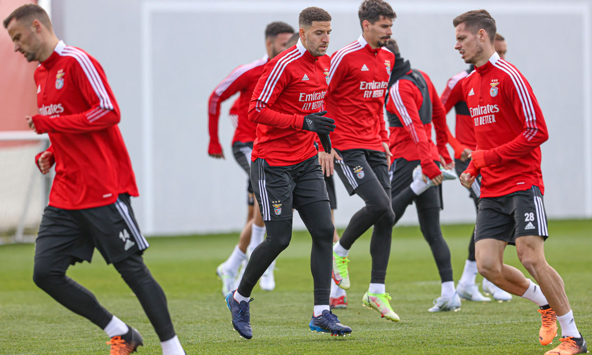 Benfica Campus: treino do plantel do Benfica na véspera do jogo com o Liverpool na 1.ª mão dos quartos de final da Liga dos Campeões