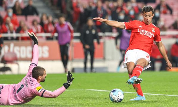 Henrique Ara&#250;jo scored the goal from Benfica