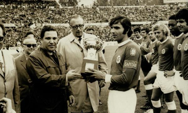 Jaime Gra&#231;a a capitanear a equipa do Benfica