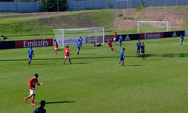Momento do 1-0 do Benfica
