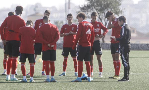 Treino do Benfica antes da viagem at&#233; &#224; Dinamarca
