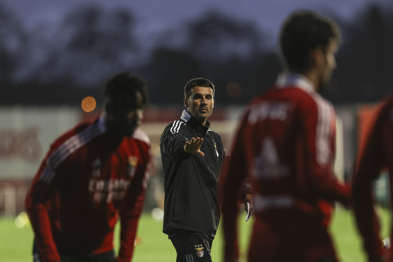 Primeiro treino da equipa de futebol profissional do Benfica sob o comando do treinador Nélson Veríssimo