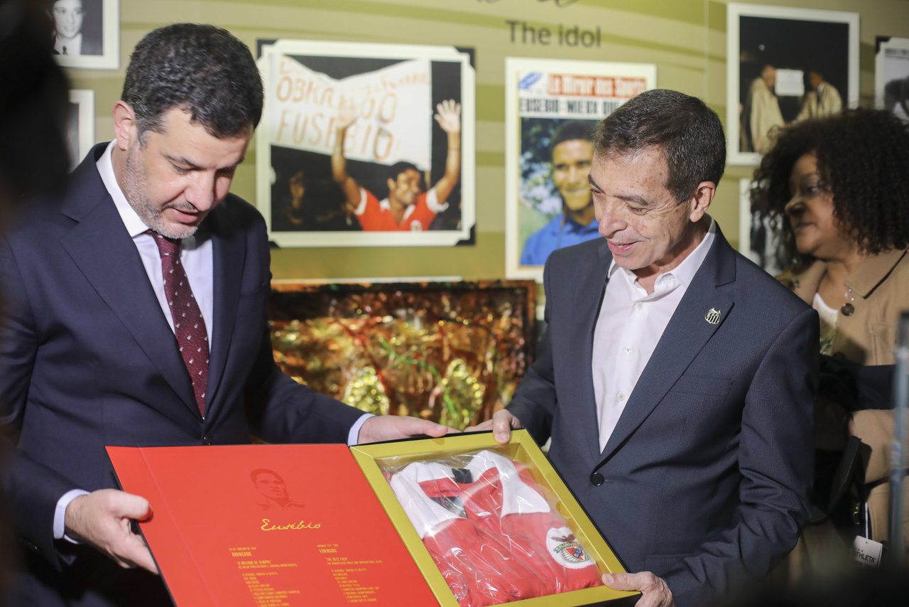 Benfica recebeu o Santos: Eusébio e Pelé homenageados no Museu