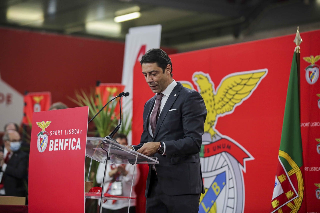 Cerimónia de entrega de Anéis de Platina e Emblemas de Dedicação aos Sócios do Sport Lisboa e Benfica (2021)