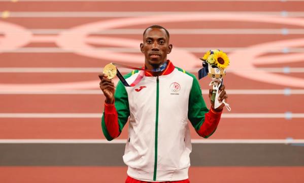 Pedro Pichardo ap&#243;s conquistar o p&#243;dio em triplo salto