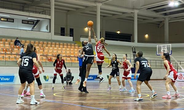 Equipa feminina de basquetebol do Benfica venceu o Vit&#243;ria de Guimar&#227;es