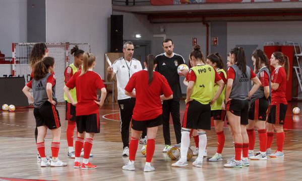 Equipa feminina de futsal do Benfica no treino