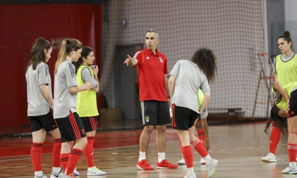 Treino da equipa feminina de futsal do Benfica