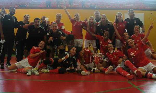 Trof&#233;u arrecadado pelo Benfica