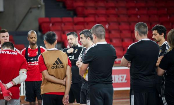 Pulpis v&#234; o plantel preparado para o duelo com o Sporting