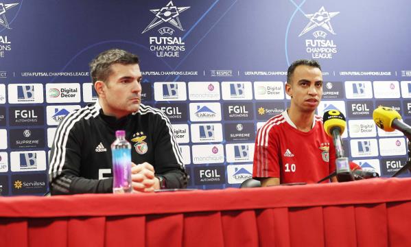 Pulpis e Robinho em confer&#234;ncia de Imprensa
