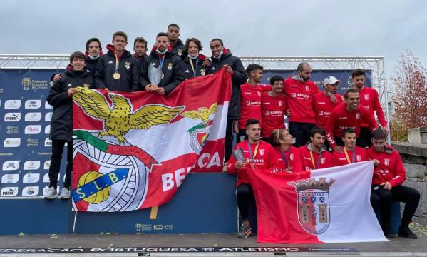 Equipa do Benfica no lugar mais alto do p&#243;dio