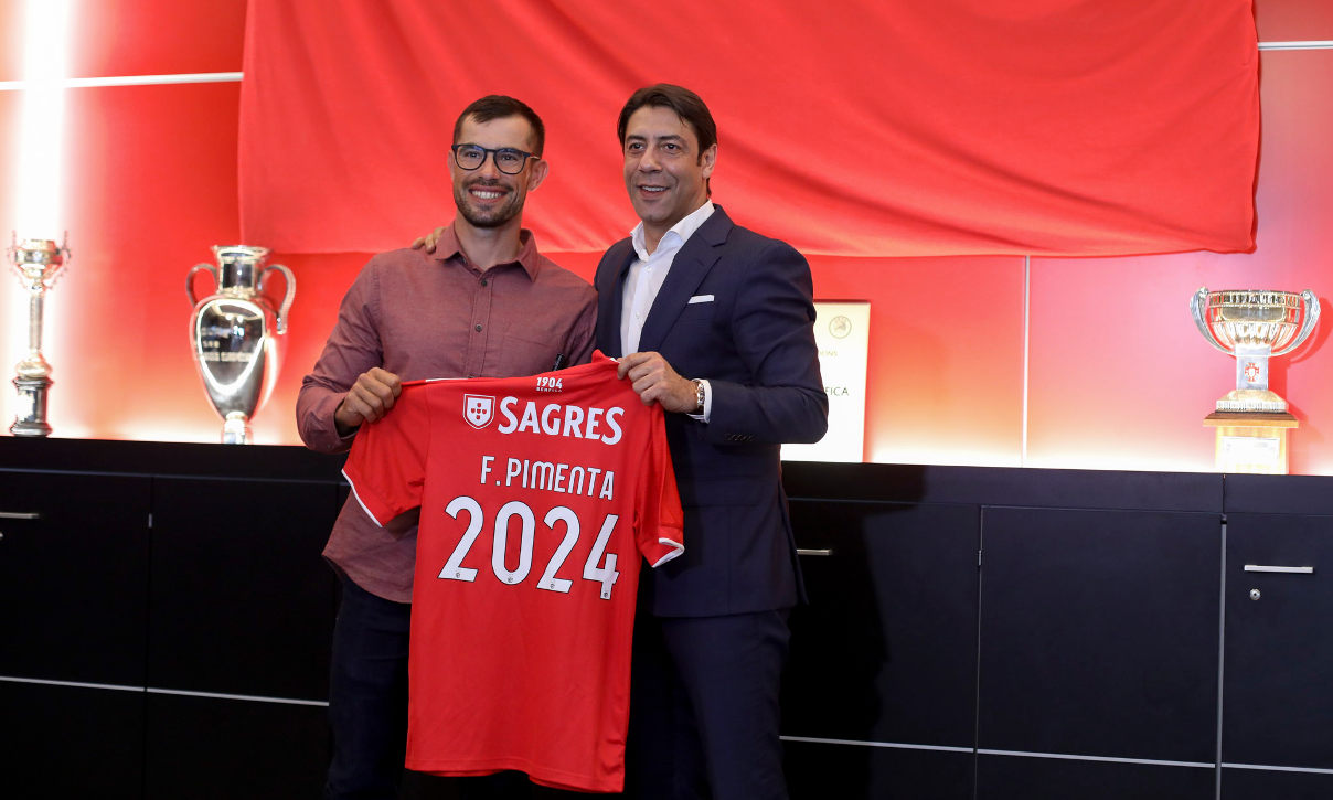 Benfica: Fernando Pimenta com o Presidente Rui Costa na renovação do contrato até 2024