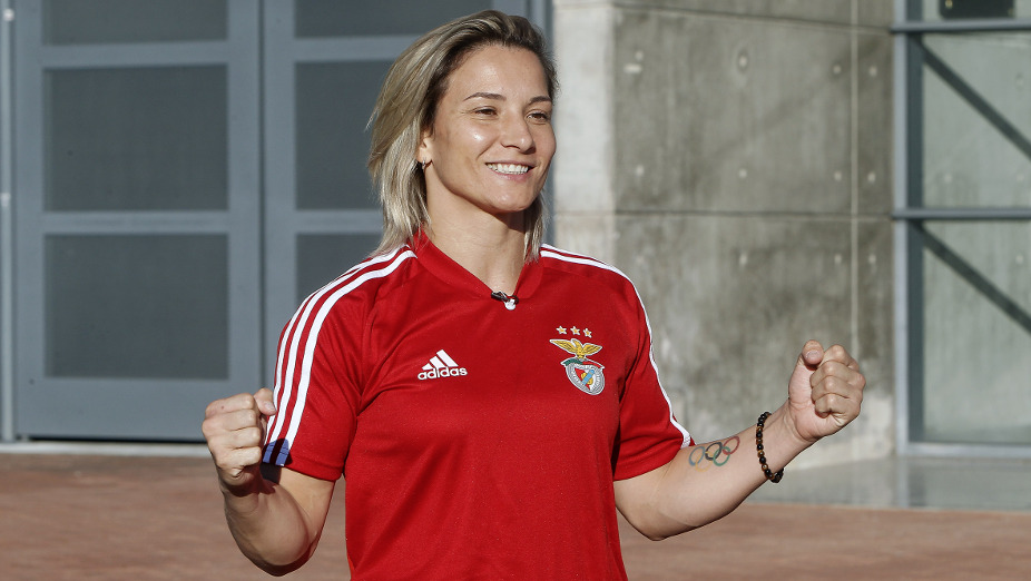 Telma Monteiro renova contrato