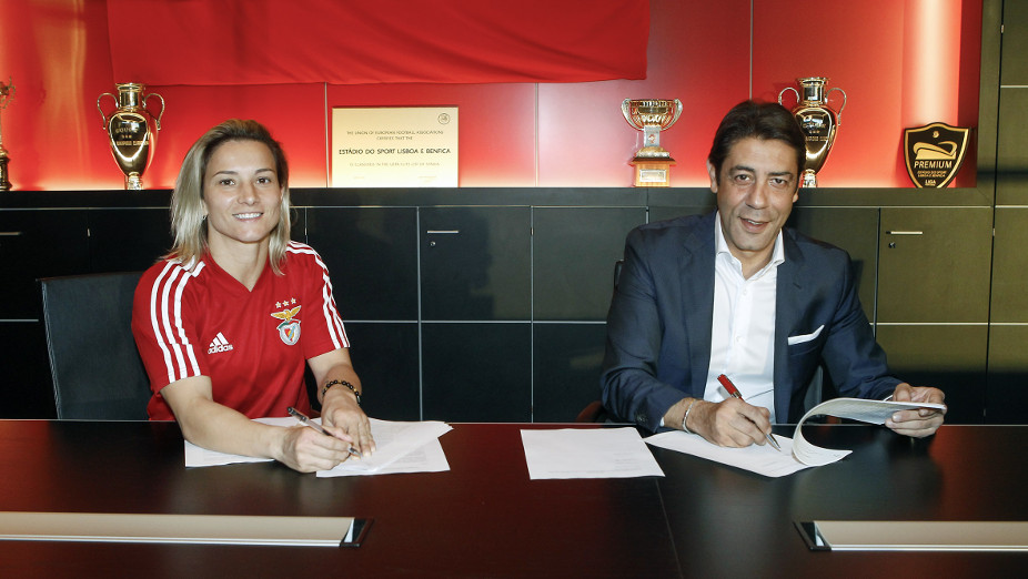 Telma Monteiro renova contrato
