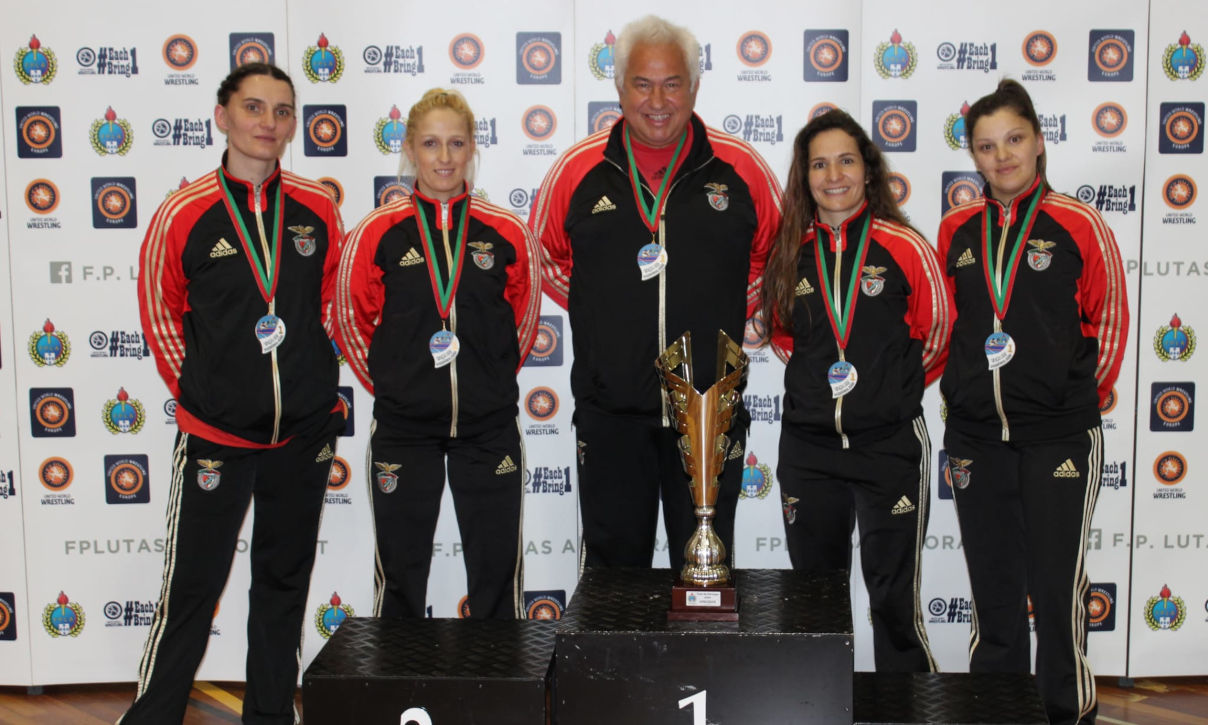Equipa de luta feminina