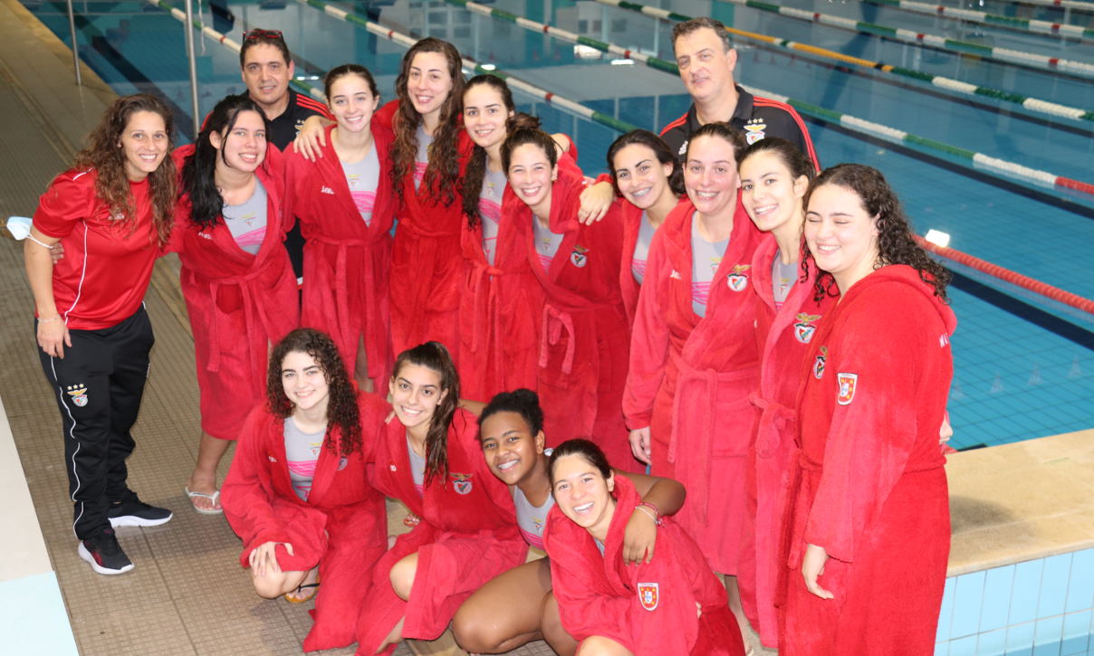 Equipa feminina de polo aquático do Benfica