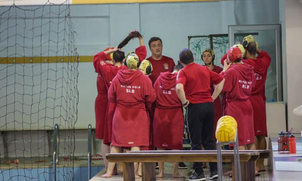 Equipa feminina de polo aqu&#225;tico do Benfica