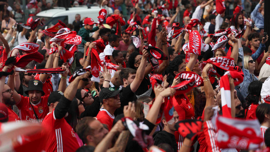 Adeptos do Benfica na Praça do Município