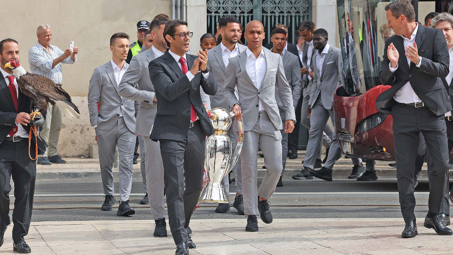 Chegada do Benfica aos Paços do Concelho
