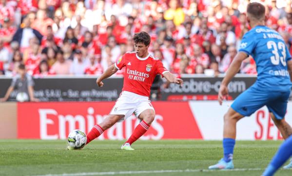 Jo&#227;o Neves a jou&#233; son premier match en tant que titulaire