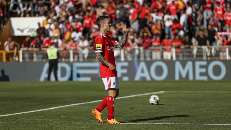 Grimaldo celebra o seu golo