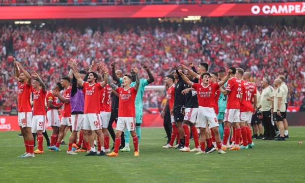 Benfica's squad celebrating