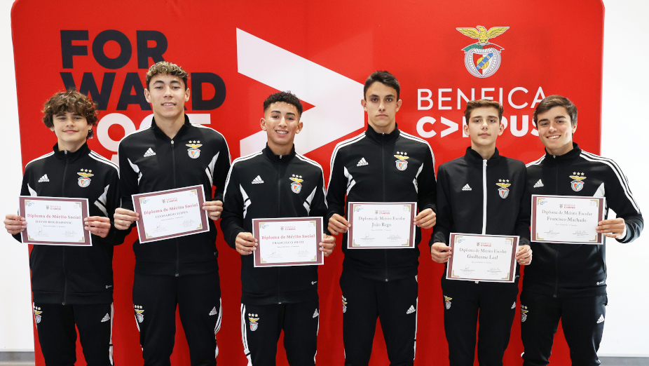 Entrega Diplomas Mérito Social e Escolar