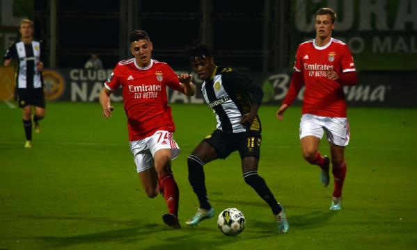 Martim Neto num lance da primeira parte do jogo