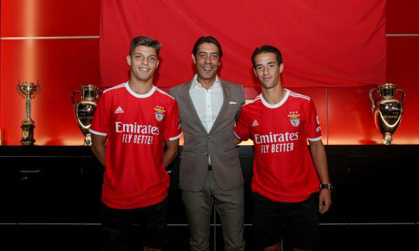 Diogo Prioste e Hugo F&#233;lix com o Presidente Rui Costa