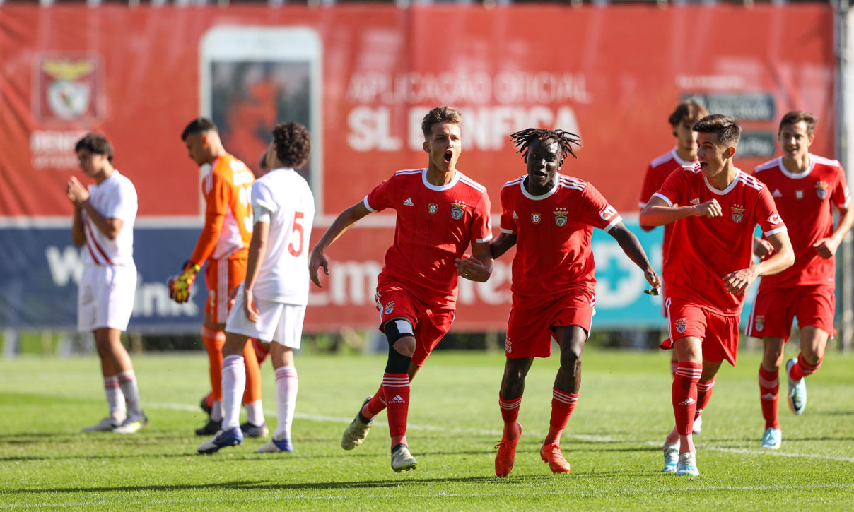 Golo do Benfica marcado por Tiago Reisinho