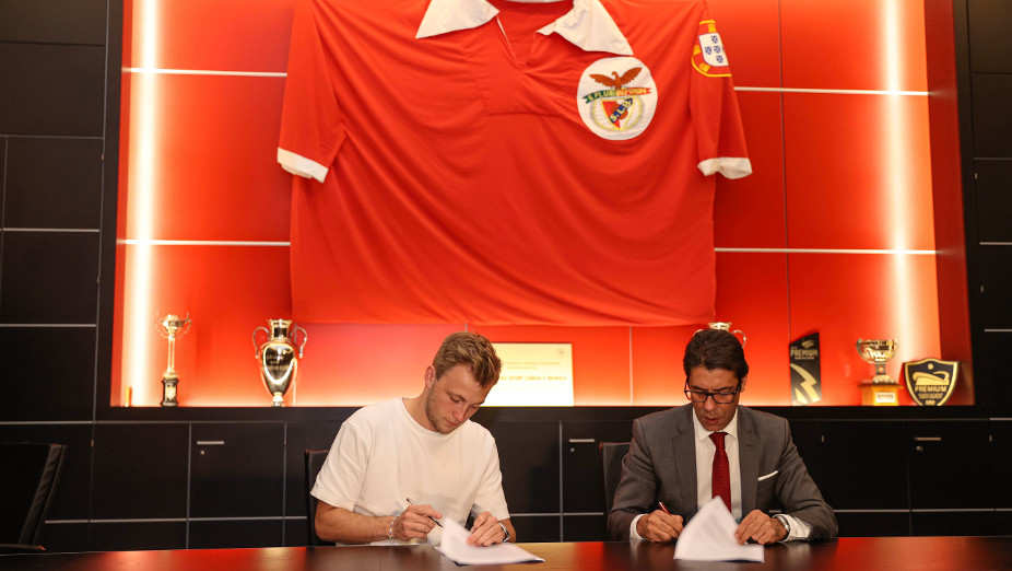 Casper Tengstedt com o Presidente Rui Costa
