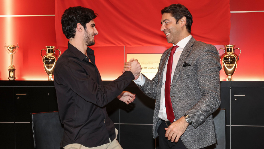 Gonçalo Guedes com o Presidente Rui Costa