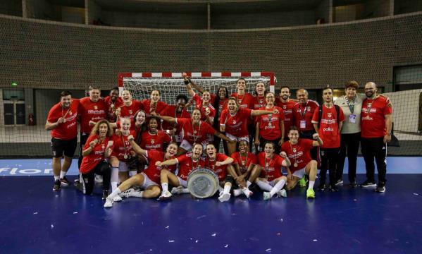 Equipa feminina de andebol ergueu a Superta&#231;a volvidos 30 anos