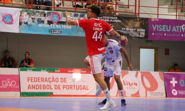 Petar Djordjic frente ao Ademar Le&#243;n