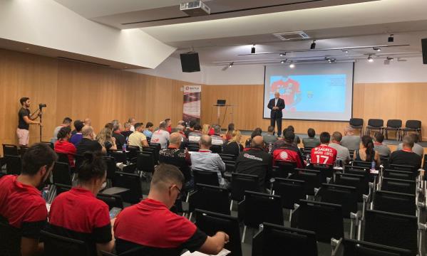 Domingos Almeida Lima, vice-presidente do Benfica, esteve presente na abertura do evento