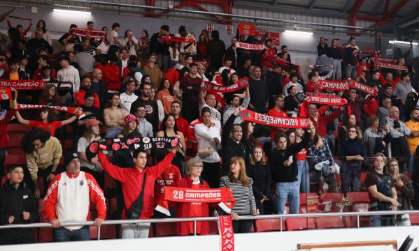 Adeptos do Benfica no Pavilh&#227;o n.&#186; 2 da Luz