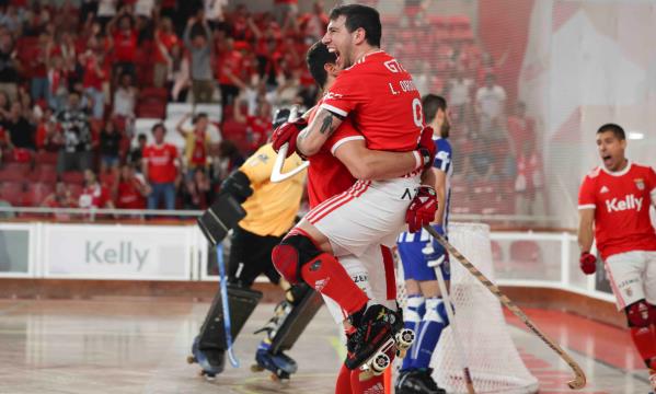 Jogadores do Benfica a festejar
