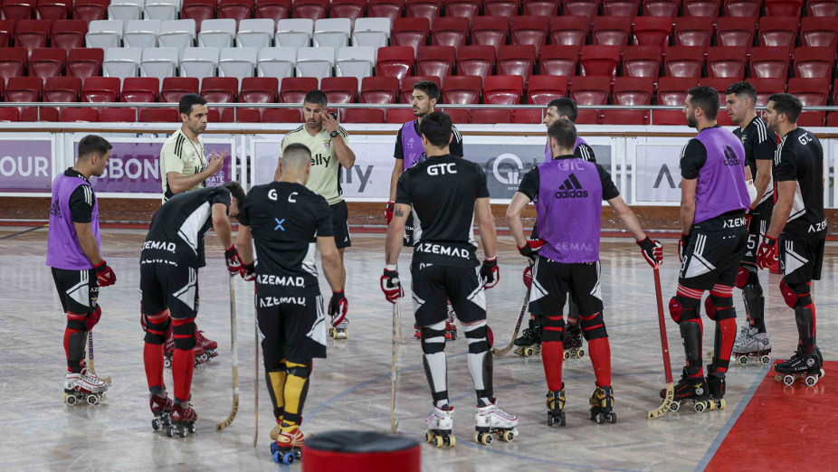 Nuno Resende dá instruções à equipa