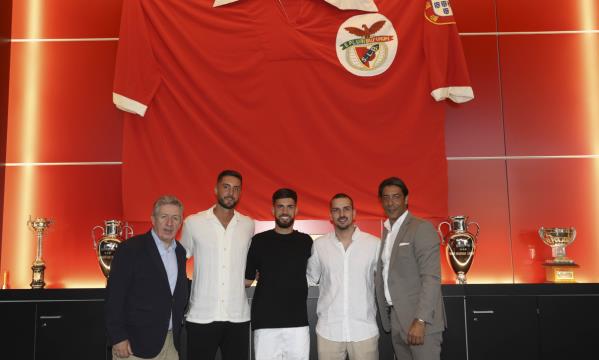 Roberto Di Benedetto, Bernardo Mendes e Nil Roca com o Presidente Rui Costa e o vice-presidente Fernando Tavares