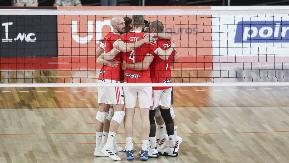 Equipa do Benfica unida