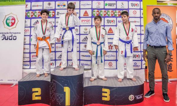 P&#243;dio da categoria -34 kg