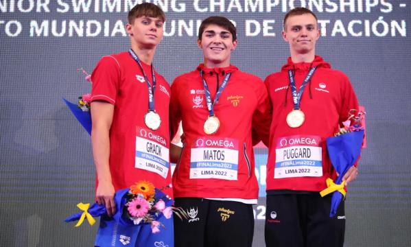 Diogo Ribeiro com a medalha de ouro