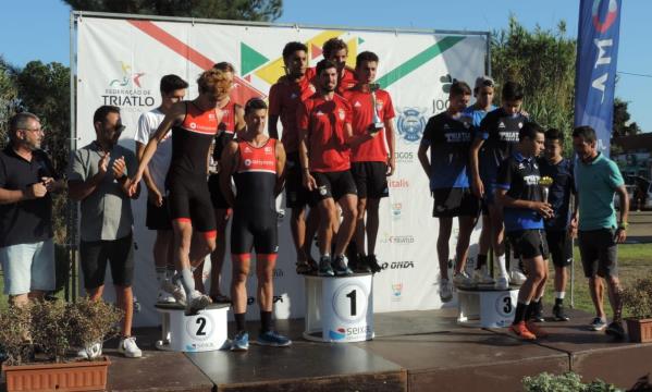 Benfica subiu ao mais alto lugar do p&#243;dio