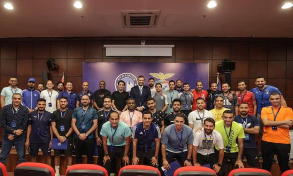 Os participantes na 1.ª edição do programa de formação de treinadores no Cairo, Egito