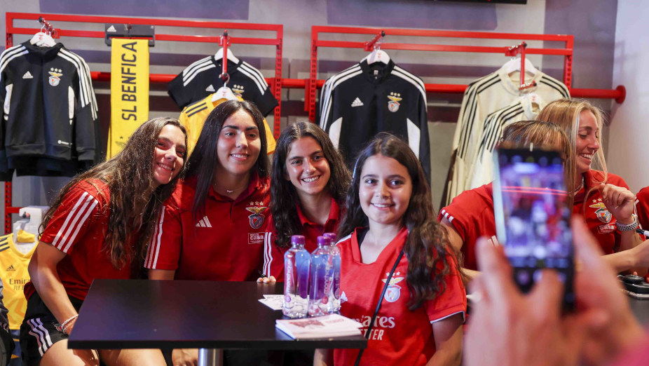 Benfica sessão autógrafos