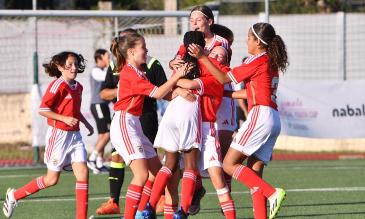 Equipa Sub-13 festeja um golo