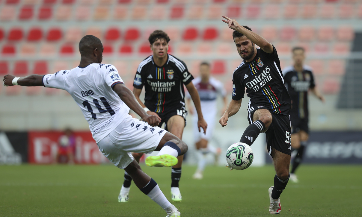 Henrique Pereira com a bola